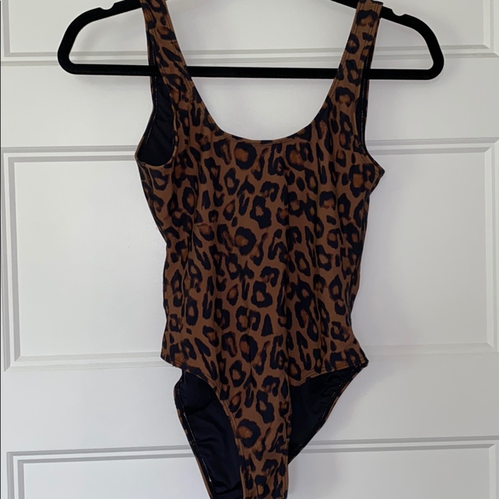 Kendall and Kylie swimsuit